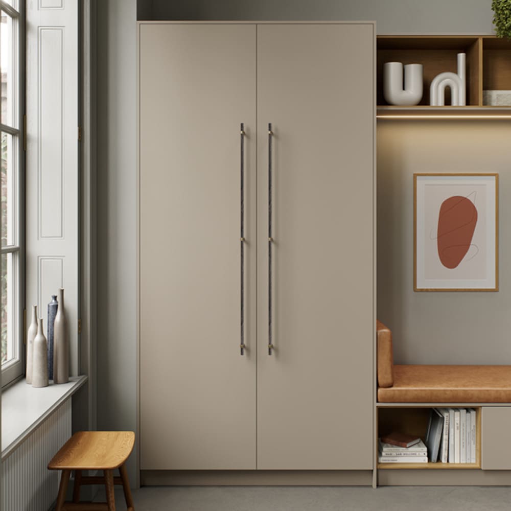 Håndtak Bond - Mørkbeiset Eik/Børstet Messing