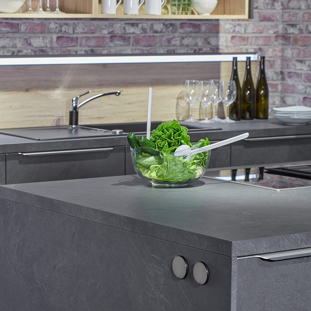 Stikkontakt One - Rustfritt/Sort